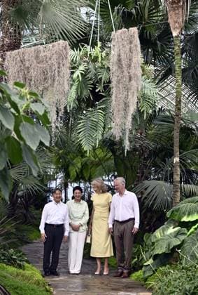 King Philippe - Filip of Belgium, Japanese Empress Masako, Japanese Emperor Naruhito and Queen Mathilde of Belgium pictured at a visit to the Royal Greenhouses and the Japanese Tower in Laken - Laeken, Brussels, during an official state visit of the Japanese Emperor and Empress to Belgium, on Thursday 25 June 2026. The Emperor and Empress of Japan visit Belgium from June 20-25.  ERICxLALMAND 179221470