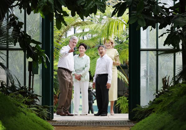 Japan emperor, empress in Brussels Japanese Emperor Naruhito (2nd from R) and Empress Masako (2nd from L) take a stroll with Belgian King Philippe and Queen Mathilde in a botanical garden at the Palace of Laeken in Brussels on June 25, 2026. (Pool photo)  A14AA0005620188P