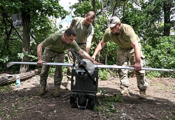 Aerial reconnaissance by Ukraine™s 148th Artillery Brigade in Oleksandrivka sector Technicians assemble a Ukrainian Raybird (ACS-3) UAV before an aerial reconnaissance mission by soldiers of the 148th Separate Artillery Zhytomyr Brigade of the Ukrainian Airborne Forces in the Oleksandrivka sector, Dnipropetrovsk region, Ukraine, June 22, 2026., Credit:Dmytro Smolienko Ukrinform Avalon Ukraine, Dnipropetrovsk region  Copyright: xDmytroxSmolienkox xUkrinformx xAvalonx 1112407873