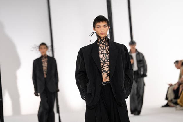 PFW - Issey Miyake - Runway A model presents a creation by IM Issey Miyake Men Miyake Design Studio team as part of their Menswear Spring-Summer 2027 collection show for fashion house Issey Miyake during Men s Fashion Week in Paris, France, June 25, 2026. Photo by Alexis Jumeau ABACAPRESS.COM Paris France  Copyright: xJumeauxAlexis ABACAx