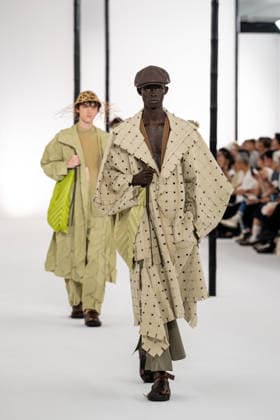 PFW - Issey Miyake - Runway A model presents a creation by IM Issey Miyake Men Miyake Design Studio team as part of their Menswear Spring-Summer 2027 collection show for fashion house Issey Miyake during Men s Fashion Week in Paris, France, June 25, 2026. Photo by Alexis Jumeau ABACAPRESS.COM Paris France  Copyright: xJumeauxAlexis ABACAx