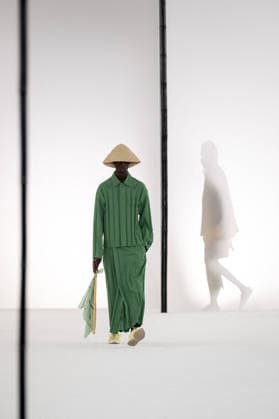 PFW - Issey Miyake - Runway A model presents a creation by IM Issey Miyake Men Miyake Design Studio team as part of their Menswear Spring-Summer 2027 collection show for fashion house Issey Miyake during Men s Fashion Week in Paris, France, June 25, 2026. Photo by Alexis Jumeau ABACAPRESS.COM Paris France  Copyright: xJumeauxAlexis ABACAx