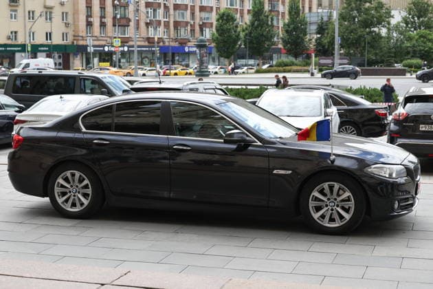 RUSSIA, MOSCOW - JUNE 25, 2026: A car of Romania s Ambassador to Russia Cristian Istrate is pictured outside the offices of Russia s Ministry of Foreign Affairs. Sergei Bulkin TASS  94259257