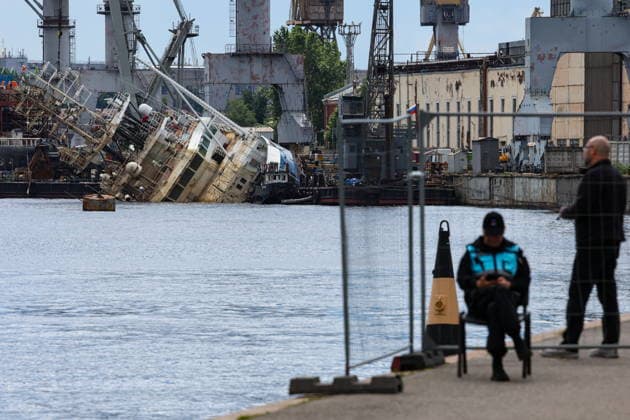 RUSSIA, ST PETERSBURG - JUNE 25, 2026: Salvage operations are underway for the Kapitan Ushakov tugboat at the Baltic Shipyard. The vessel partially sank on 8 August 2025, after listing to its starboard during construction work; no injuries reported. The damage was estimated by specialists from the North-Western Interregional Directorate of the Federal Service for Supervision of Natural Resources (Rosprirodnadzor) at 651 million rubles. Peter Kovalev TASS  94260513