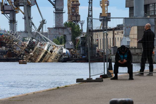 RUSSIA, ST PETERSBURG - JUNE 25, 2026: Salvage operations are underway for the Kapitan Ushakov tugboat at the Baltic Shipyard. The vessel partially sank on 8 August 2025, after listing to its starboard during construction work; no injuries reported. The damage was estimated by specialists from the North-Western Interregional Directorate of the Federal Service for Supervision of Natural Resources (Rosprirodnadzor) at 651 million rubles. Peter Kovalev TASS  94260514