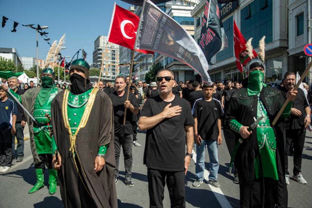 June 25, 2026, Istanbul, Istanbul, Turkey: Shi ite Muslims gather for Ashura commemorations at and around Zeynebiye Mosque in the Halkali neighborhood of Istanbul, Turkey. Thousands of members of the Ja fari community participated in mourning ceremonies marking the martyrdom of Imam Hussein and his companions at the Battle of Karbala. The event included prayers, elegies, religious rituals, and processions commemorating one of the most significant observances in the Islamic calendar. Istanbul Turkey  - ZUMAt171 20260625_zip_t171_020 Copyright: xAbdullahxTepelix