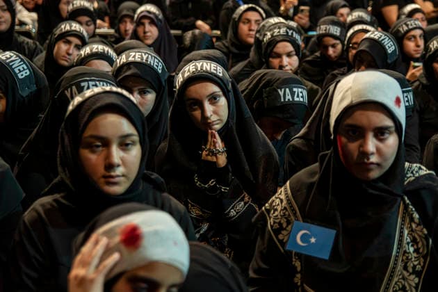 June 25, 2026, Istanbul, Istanbul, Turkey: Shi ite Muslims gather for Ashura commemorations at and around Zeynebiye Mosque in the Halkali neighborhood of Istanbul, Turkey. Thousands of members of the Ja fari community participated in mourning ceremonies marking the martyrdom of Imam Hussein and his companions at the Battle of Karbala. The event included prayers, elegies, religious rituals, and processions commemorating one of the most significant observances in the Islamic calendar. Istanbul Turkey  - ZUMAt171 20260625_zip_t171_027 Copyright: xAbdullahxTepelix