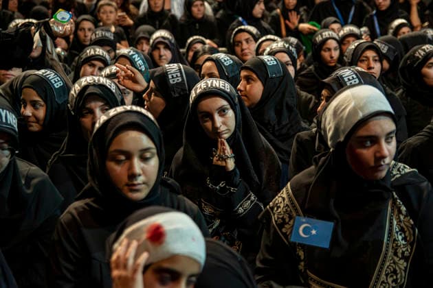June 25, 2026, Istanbul, Istanbul, Turkey: Shi ite Muslims gather for Ashura commemorations at and around Zeynebiye Mosque in the Halkali neighborhood of Istanbul, Turkey. Thousands of members of the Ja fari community participated in mourning ceremonies marking the martyrdom of Imam Hussein and his companions at the Battle of Karbala. The event included prayers, elegies, religious rituals, and processions commemorating one of the most significant observances in the Islamic calendar. Istanbul Turkey - ZUMAt171 20260625_zip_t171_028 Copyright: xAbdullahxTepelix