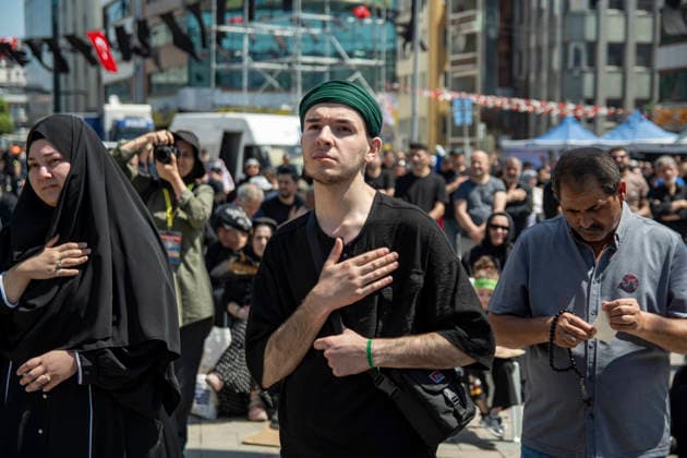 June 25, 2026, Istanbul, Istanbul, Turkey: Shi ite Muslims gather for Ashura commemorations at and around Zeynebiye Mosque in the Halkali neighborhood of Istanbul, Turkey. Thousands of members of the Ja fari community participated in mourning ceremonies marking the martyrdom of Imam Hussein and his companions at the Battle of Karbala. The event included prayers, elegies, religious rituals, and processions commemorating one of the most significant observances in the Islamic calendar. Istanbul Turkey - ZUMAt171 20260625_zip_t171_035 Copyright: xAbdullahxTepelix