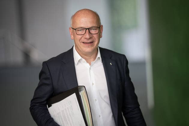 Ankunft im Kanzleramt - Kai Wegner, Regierender Bürgermeister von Berlin;Beratung mit den Regierungschefs der Länder - Ministerpräsidentenkonferenz - MPK, Berlin Berlin Deutschland Bundeskanzleramt *** Kai Wegner, Governing Mayor of Berlin, arrives at the Chancellery; meeting with the heads of the state governments; Conference of Minister Presidents (MPK), Berlin, Berlin, Germany; Federal Chancellery