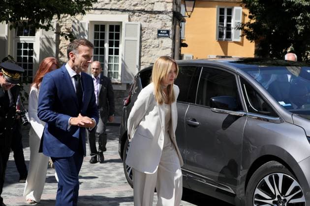 MACRON MELONI ANTIBES PHOTOPQR NICE MATIN Patrice Lapoirie Antibes June 25, 2026 The President of the Republic was welcomed by the mayor ofAntibes, Jean Leonetti. Emmanuel Macron awaits Italian Prime Minister Giorgia Meloni for a private tour of the Picasso Museum lasting a few dozen minutes before heading to Villa Eilenroc, where the 36th Franco-Italian summit is being held. Antibes, France, June 25, 2026 – French President Emmanuel Macron welcomes Italian Prime Minister Giorgia Meloni to Antibes for a Franco-Italian summit aimed at strengthening cooperation in defense, space, energy, infrastructure, and key European affairs Antibes, France  Copyright: xPHOTOPQR NICExMATIN MAXPPPxPatricexLapoiriex 20260625NIM1034 20260625NIM1034