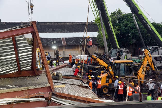 Under-Construction Warehouse Collapsed at Taratala Kolkata, Jun 25 (ANI): Search and rescue operations are underway after a three-storey under-construction warehouse collapsed at Taratala, in Kolkata on Wednesday. Kolkata West Bengal India Copyright: xANIx ANI_20260625023