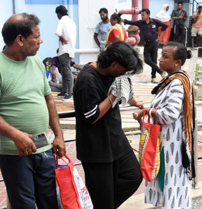 RECORD DATE NOT STATED Warehouse Collapse Tragedy: Family members of a victim wait at the SSKM Hospital Kolkata, Jun 25 (ANI): Family members of an admitted victim, who was working at a three-storey under-construction warehouse that collapsed at Taratala (on June 24), wait at the SSKM hospital, in Kolkata on Thursday. Kolkata, West Bengal India Copyright: xANIx ANI_20260625075
