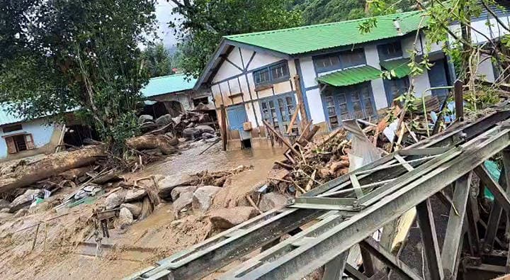 RECORD DATE NOT STATED A view of a damage house following incessant heavy rainfall Panyor Arunachal Pradesh , Jun 25 (ANI): A view of a damage house following incessant heavy rainfall which triggered a flash flood in the Yachuli area of Keyi, in Panyor on Wednesday. (ADC Yachuli ANI Video Grab) Panyor Arunachal Pradesh India Copyright: xANIx ANI_20260625091