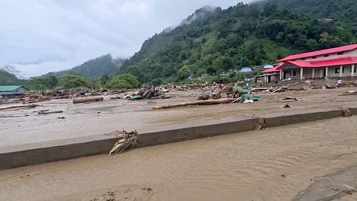 RECORD DATE NOT STATED A view of a damage house following incessant heavy rainfall Panyor Arunachal Pradesh , Jun 25 (ANI): A view of a damage house following incessant heavy rainfall which triggered a flash flood in the Yachuli area of Keyi, in Panyor on Wednesday. (ADC Yachuli ANI Video Grab) Panyor Arunachal Pradesh India Copyright: xANIx ANI_20260625092