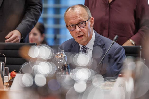 Auftaktbilder zu Beginn der Beratung mit den Regierungschefinnen und Regierungschefs der Länder im Bundeskanzleramt in Berlin am 25.06.2026. Bundeskanzler Friedrich Merz (CDU). Berlin Berlin Deutschland Kanzleramt *** Opening shots at the start of the meeting with the heads of state and government of the federal states at the Federal Chancellery in Berlin on June 25, 2026. Federal Chancellor Friedrich Merz, CDU, Berlin, Berlin, Germany, Federal Chancellery
