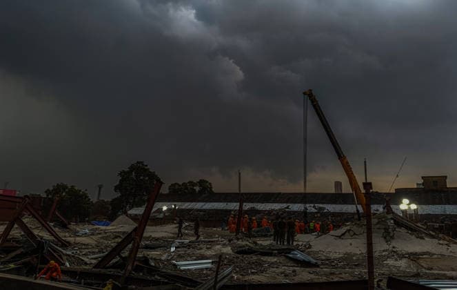 Dark clouds loom over the site where the shed of an under-construction warehouse collapsed in Taratala Kolkata, Jun 25 (ANI): Dark clouds loom over the site where the shed of an under-construction warehouse collapsed in Taratala, in Kolkata on Thursday. Kolkata West Bengal India Copyright: xANIx ANI_20260625109