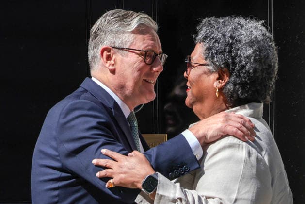 . 25 06 2026. London, United Kingdom. Keir Starmer Welcomes Mia Mottley to No.10.. UK Prime Minister Keir Starmer welcomes the Prime Minister of Barbados, Mia Mottley, to Downing Street.  xMartynxWheatleyx xi-Imagesx IIM-26858-0003