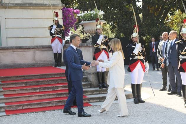 Franco-Italian Summit in Antibes PHOTOPQR NICE MATIN Patrice Lapoirie Antibes June 25, 2026 Antibes Emmanuel Macron welcomes Giorgia Meloni for a Franco-Italian summit Antibes June 25, 2026 Franco-Italian summit Emmanuel Macron welcomes Giorgia Meloni for a Franco-Italian summit in Antibes, France  Copyright: xPHOTOPQR NICExMATIN MAXPPPxPatricexLapoiriex 20260625NIM1391 20260625NIM1391