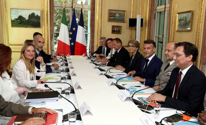 Franco-Italian Summit in Antibes PHOTOPQR NICE MATIN Patrice Lapoirie Antibes June 25, 2026 Antibes Emmanuel Macron welcomes Giorgia Meloni for a Franco-Italian summit Antibes June 25, 2026 Franco-Italian summit Emmanuel Macron welcomes Giorgia Meloni for a Franco-Italian summit in Antibes, France  Copyright: xPHOTOPQR NICExMATIN MAXPPPxPatricexLapoiriex 20260625NIM1401 20260625NIM1401