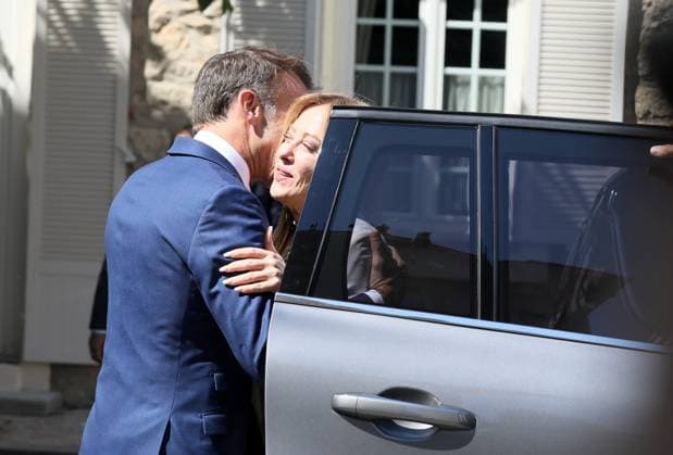 French-Italian Summit in Antibes PHOTOPQR NICE MATIN Patrice Lapoirie Antibes June 25, 2026 Antibes Emmanuel Macron welcomes Giorgia Meloni for a French-Italian summit June 25, 2026 Antibes Emmanuel Macron welcomes Giorgia Meloni for a French-Italian summit in Antibes, France  Copyright: xPHOTOPQR NICExMATIN MAXPPPxPatricexLapoiriex 20260625NIM1407 20260625NIM1407