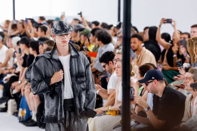 Issey Miyake Ready-to-Wear Men’s Spring Summer 2027 Fashion Show during Paris Fashion Week at the Césure Cultural Center in Paris, France, on June 24, 2026 Bestimage Runway during the Issey Miyake Men’s Spring Summer 2027 fashion show as part of Paris Fashion Week on June 24, 2026 in Paris, France Paris France  Copyright: xAgencex xBestimagexAgencex xBestimagex