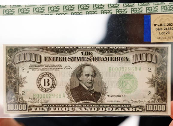 A reserve note for 10,000 dollars is on display at a press review for the free American History Exhibition at Christie s on Thursday, June 25, 2026 in New York City. Christie s New York at 20 Rockefeller Plaza is offering a free, public exhibition of extremely rare items from American history from June 25 until June 30, right before the nation s 250 birthday.  NYP20260625121 JOHNxANGELILLO