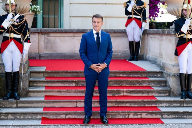Emmanuel Macron welcomes Giorgia Meloni to Villa Eilenroc for an in-depth discussion during the 36th Franco-Italian Summit in Antibes, France, on June 25, 2026. Laurent Coust, Pool Bestimage, Antibes, France  Copyright: xLaurentxCoust Pool BestimagexLaurentxCoust Pool Bestimagex