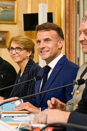 Emmanuel Macron welcomes Giorgia Meloni to Villa Eilenroc for an in-depth discussion during the 36th Franco-Italian Summit in Antibes, France, on June 25, 2026. Laurent Coust, Pool Bestimage, Antibes, France  Copyright: xLaurentxCoust Pool BestimagexLaurentxCoust Pool Bestimagex