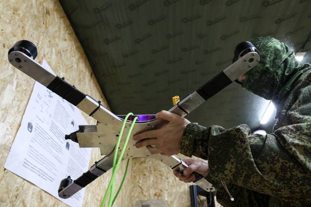 RUSSIA - JUNE 25, 2026: A serviceman of Russia s Zapad West Group of Forces is seen at an UAV production lab on the Zaporozhye front. Alexander Polegenko TASS  94271244