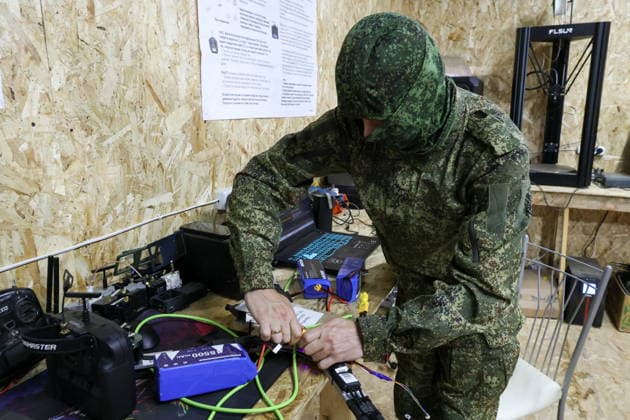 RUSSIA - JUNE 25, 2026: A serviceman of Russia s Zapad West Group of Forces is seen at an UAV production lab on the Zaporozhye front Russia  - ZUMAt113 20260625_zaa_t113_269 Copyright: xAlexanderxPolegenkox