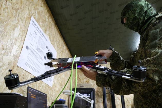 RUSSIA - JUNE 25, 2026: A serviceman of Russia s Zapad West Group of Forces is seen at an UAV production lab on the Zaporozhye front Russia  - ZUMAt113 20260625_zaa_t113_279 Copyright: xAlexanderxPolegenkox
