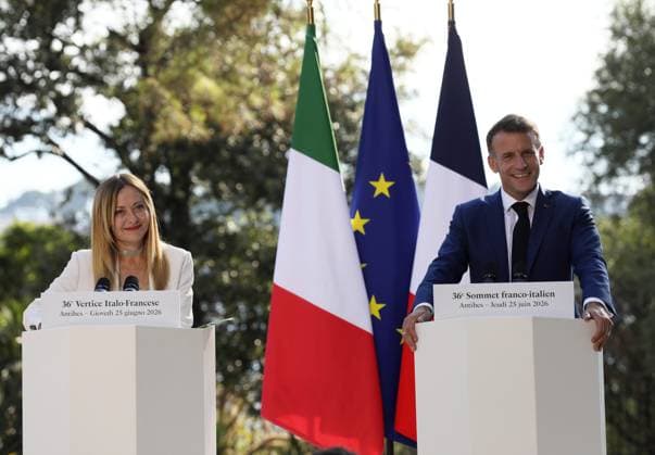 Franco-Italian Summit in Antibes PHOTOPQR NICE MATIN Patrice Lapoirie Antibes June 25, 2026 Antibes Emmanuel Macron welcomes Giorgia Meloni for a Franco-Italian summit June 25, 2026 Antibes Emmanuel Macron and Giorgia Meloni attend a Franco-Italian summit in Antibes, Antibes, France  Copyright: xPHOTOPQR NICExMATIN MAXPPPxPatricexLapoiriex 20260625NIM1809 20260625NIM1809