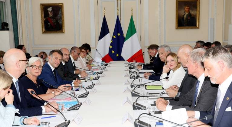 Franco-Italian Summit in Antibes PHOTOPQR NICE MATIN Patrice Lapoirie Antibes June 25, 2026 Antibes Emmanuel Macron welcomes Giorgia Meloni for a Franco-Italian summit June 25, 2026 Antibes Emmanuel Macron and Giorgia Meloni attend a Franco-Italian summit in Antibes, Antibes, France  Copyright: xPHOTOPQR NICExMATIN MAXPPPxPatricexLapoiriex 20260625NIM1810 20260625NIM1810