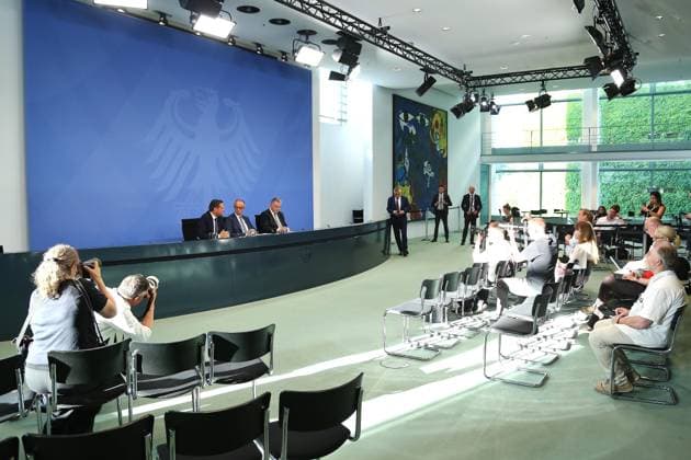 Berlin, Deutschland, 25.06.2026: Bundeskanzleramt: Ministerpräsidentenkonferenz: Pressekonferenz mit Olaf Lies (SPD), Ministerpräsident von Niedersachsen, Bundeskanzler Friedrich Merz (CDU), Gordon Schnieder (CDU), Ministerpräsident von Rheinland-Pfalz *** Berlin, Germany, June 25, 2026; Federal Chancellery; Conference of Minister Presidents; Press conference with Olaf Lies (SPD), Minister President of Lower Saxony; Federal Chancellor Friedrich Merz (CDU); and Gordon Schnieder (CDU), Minister President of Rhineland-Palatinate Copyright: xdtsxNachrichtenagenturx dts_125146