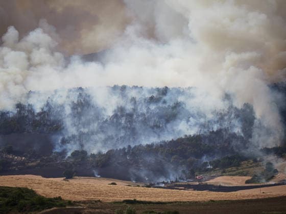 Operational Level 2 Activated Due to the Fire in Ezcabarte, Navarra View of the fire on June 25, 2026, in Ezcabarte, Navarre, Spain. At 6:45 p.m., the Government of Navarre activated Operational Level 2 of the INFONA Special Civil Protection Plan for Forest Fires, based on current data regarding the progression of the forest fire taking place on the slopes of Mount San Cristóbal. The fire alert was was issued at 5:42 p.m. The fire originated in a field located on the mountain’s slopes, near kilometer marker 2.4 on the NA 4210 highway, in the municipality of Makirriain, and has spread to a pine forest area, as reported by 112 SOS Navarra. JUNE 25, 2026 FIRE EMERGENCY LEVEL 2 FIRE DEPARTMENT SMOKE Ezcabarte Navarra Ezcabarte Navarra Spain  Copyright: xEduardoxSanzx 7622633