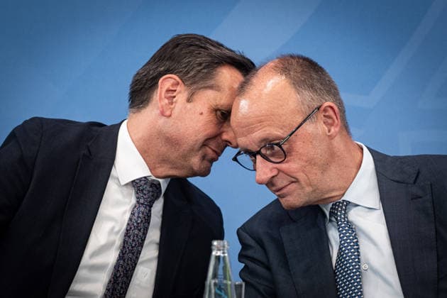 Berlin, Pressekonferenz von Bundeskanzler Merz, Ministerpräsident Schnieder sowie Ministerpräsident Lies im Anschluss an die Beratung mit den Regierungschefinnen und Regierungschefs der Länder (MPK) Bundeskanzler Friedrich Merz (CDU), Olaf Lies (Ministerpräsident von Niedersachsen, SPD) und Gordon Schnieder (Ministerpräsident Rheinland-Pfalz, CDU) geben am 25.06.2026 eine gemeinsame Pressekonferenz im Anschluss an die Beratung mit den Regierungschefinnen und Regierungschefs der Länder (MPK) im Bundeskanzleramt in Berlin. Berlin Bundeskanzleramt Berlin Deutschland *** Berlin, press conference by Federal Chancellor Merz, Minister President Schnieder, and Minister President Lies following consultations with the heads of government of the