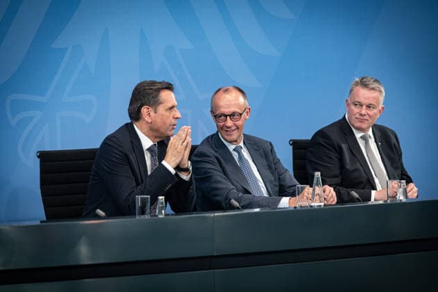 Berlin, Pressekonferenz von Bundeskanzler Merz, Ministerpräsident Schnieder sowie Ministerpräsident Lies im Anschluss an die Beratung mit den Regierungschefinnen und Regierungschefs der Länder (MPK) Bundeskanzler Friedrich Merz (CDU), Olaf Lies (Ministerpräsident von Niedersachsen, SPD) und Gordon Schnieder (Ministerpräsident Rheinland-Pfalz, CDU) geben am 25.06.2026 eine gemeinsame Pressekonferenz im Anschluss an die Beratung mit den Regierungschefinnen und Regierungschefs der Länder (MPK) im Bundeskanzleramt in Berlin. Berlin Bundeskanzleramt Berlin Deutschland *** Berlin, press conference by Federal Chancellor Merz, Minister President Schnieder, and Minister President Lies following consultations with the heads of government of the