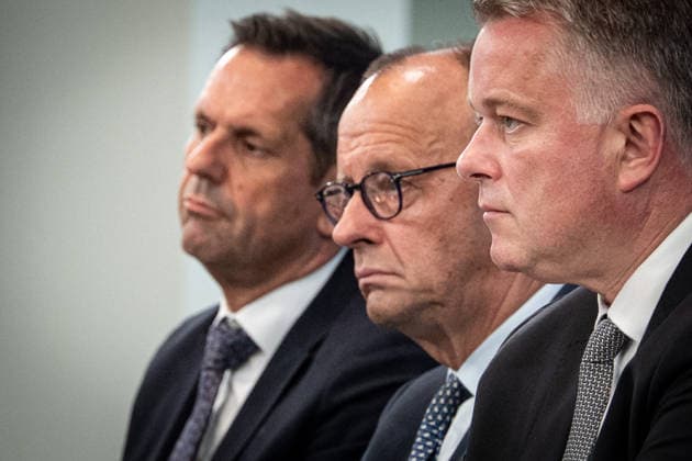 Berlin, Pressekonferenz von Bundeskanzler Merz, Ministerpräsident Schnieder sowie Ministerpräsident Lies im Anschluss an die Beratung mit den Regierungschefinnen und Regierungschefs der Länder (MPK) Bundeskanzler Friedrich Merz (CDU), Olaf Lies (Ministerpräsident von Niedersachsen, SPD) und Gordon Schnieder (Ministerpräsident Rheinland-Pfalz, CDU) geben am 25.06.2026 eine gemeinsame Pressekonferenz im Anschluss an die Beratung mit den Regierungschefinnen und Regierungschefs der Länder (MPK) im Bundeskanzleramt in Berlin. Berlin Bundeskanzleramt Berlin Deutschland *** Berlin, press conference by Federal Chancellor Merz, Minister President Schnieder, and Minister President Lies following consultations with the heads of government of the
