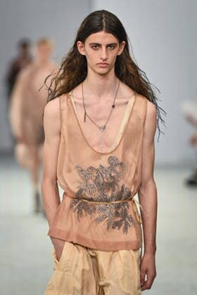 PFW - Dries Von Noten Runway in Paris FA A model walks the runway the Spring Summer 2027 collection by Belgian fashion designer Julian Klausner for Dries Von Noten during the Paris Fashion Week, on June 25, 2026. Photo by Firas Abdullah ABACAPRESS.COM Paris Ile-de-France France  Copyright: xAbdullahxFiras ABACAx