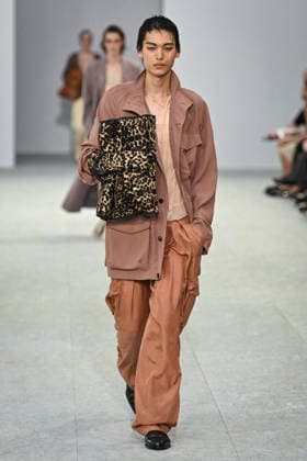 PFW - Dries Von Noten Runway in Paris FA A model walks the runway the Spring Summer 2027 collection by Belgian fashion designer Julian Klausner for Dries Von Noten during the Paris Fashion Week, on June 25, 2026. Photo by Firas Abdullah ABACAPRESS.COM Paris Ile-de-France France  Copyright: xAbdullahxFiras ABACAx
