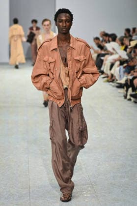 PFW - Dries Von Noten Runway in Paris FA A model walks the runway the Spring Summer 2027 collection by Belgian fashion designer Julian Klausner for Dries Von Noten during the Paris Fashion Week, on June 25, 2026. Photo by Firas Abdullah ABACAPRESS.COM Paris Ile-de-France France  Copyright: xAbdullahxFiras ABACAx