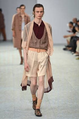 PFW - Dries Von Noten Runway in Paris FA A model walks the runway the Spring Summer 2027 collection by Belgian fashion designer Julian Klausner for Dries Von Noten during the Paris Fashion Week, on June 25, 2026. Photo by Firas Abdullah ABACAPRESS.COM Paris Ile-de-France France  Copyright: xAbdullahxFiras ABACAx