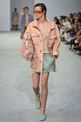 PFW - Dries Von Noten Runway in Paris FA A model walks the runway the Spring Summer 2027 collection by Belgian fashion designer Julian Klausner for Dries Von Noten during the Paris Fashion Week, on June 25, 2026. Photo by Firas Abdullah ABACAPRESS.COM Paris Ile-de-France France  Copyright: xAbdullahxFiras ABACAx