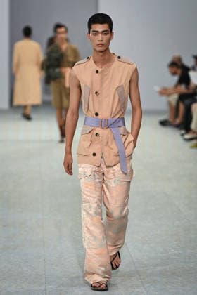 PFW - Dries Von Noten Runway in Paris FA A model walks the runway the Spring Summer 2027 collection by Belgian fashion designer Julian Klausner for Dries Von Noten during the Paris Fashion Week, on June 25, 2026. Photo by Firas Abdullah ABACAPRESS.COM Paris Ile-de-France France  Copyright: xAbdullahxFiras ABACAx