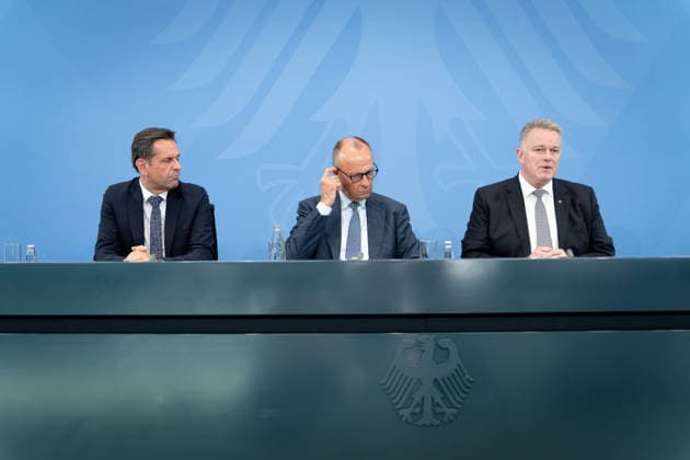 Sitzung, MPK, Berlin MPK, Berlin, Regierungschefinnen und Regierungschefs der Länder, Kanzleramt, Bundeskanzler, Friedrich Merz, Ministerpräsident, Olaf Lies, Gordon Schnieder Berlin Berlin GER *** Meeting, MPK, Berlin MPK, Berlin, Heads of State and Government of the federal states, Office of the Chancellor, Federal Chancellor, Friedrich Merz, Minister-President, Olaf Lies, Gordon Schnieder Berlin Berlin GER