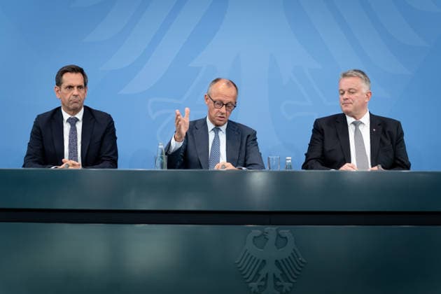 Sitzung, MPK, Berlin MPK, Berlin, Regierungschefinnen und Regierungschefs der Länder, Kanzleramt, Bundeskanzler, Friedrich Merz, Ministerpräsident, Olaf Lies, Gordon Schnieder Berlin Berlin GER *** Meeting, MPK, Berlin MPK, Berlin, Heads of State and Government of the federal states, Office of the Chancellor, Federal Chancellor, Friedrich Merz, Minister-President, Olaf Lies, Gordon Schnieder Berlin Berlin GER