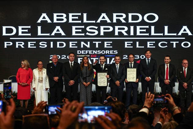 Abelardo de la Espriella officially declared Colombia s President-elect BOGOTA, COLOMBIA - JUNE 25: Colombia s President-elect Abelardo de la Espriella (C) and Vice President-elect Jose Manuel Restrepo display their official certificates during the inauguration ceremony as the new President of Colombia, in Bogota, Colombia, on June 25, 2026. Lucas Aguayo Araos Anadolu Bogota Colombia. Editorial use only. Please get in touch for any other usage.  Copyright: x2026xAnadoluxLucasxAguayoxAraosx