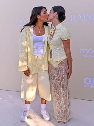 June 25, 2026, Madrid, Madrid, Spain: (L-R) ALBA PAUL and AIDA DOMENECH DULCEIDA kissing attend the photocall for the new edition of DULCEIDA Ã¢â‚¬oe Rainbow Ã¢â‚¬Â as part of the official MADO 2026 program at Las Brasas del Mentidero on June 25, 2026, in Madrid, Spain. Madrid Spain  - ZUMAc312 20260625_zsp_c312_065 Copyright: xOscarxManuelxSanchezx