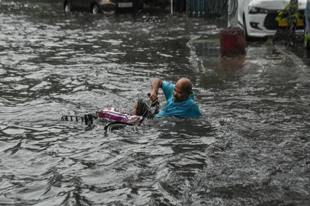 Heavy Rain Caused Massive Waterlogging In Kolkata. A man falls while attempting to navigate a flooded road on his bicycle in Kolkata, India, on June 25, 2026. Kolkata India  Copyright: xDebarchanxChatterjeex originalFilename: chatterjee-notitle260625_npRCJ.jpg